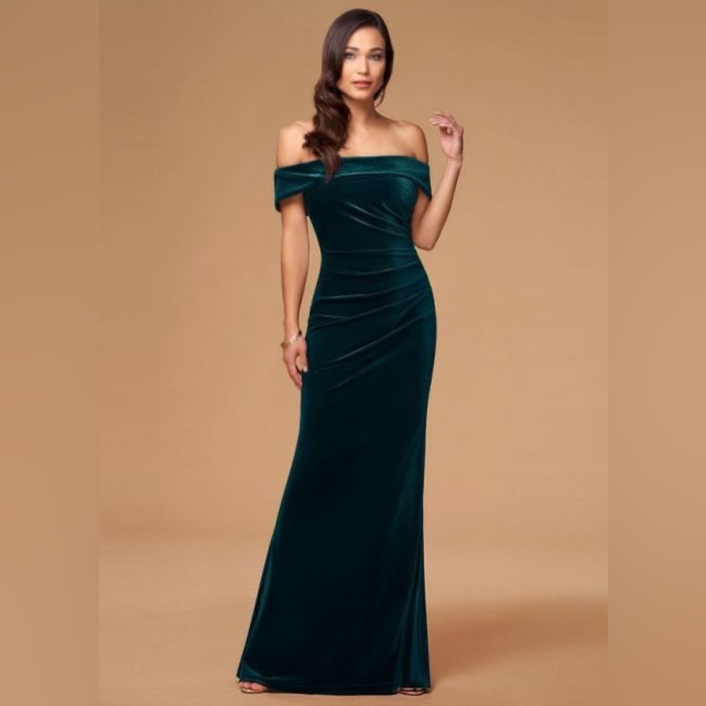 BLUSH MARK Dark Green Velvet Maxi Dress